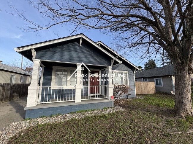 Building Photo - Updated 3bd/2ba Sacramento Home