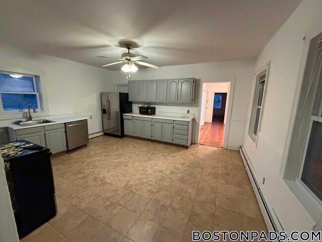 Photo - 60 Old Common Rd Unit 1