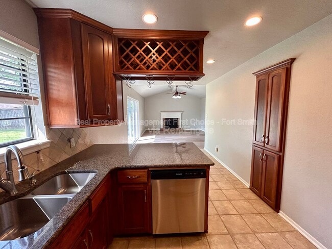 Photo - 3104 S 99th St