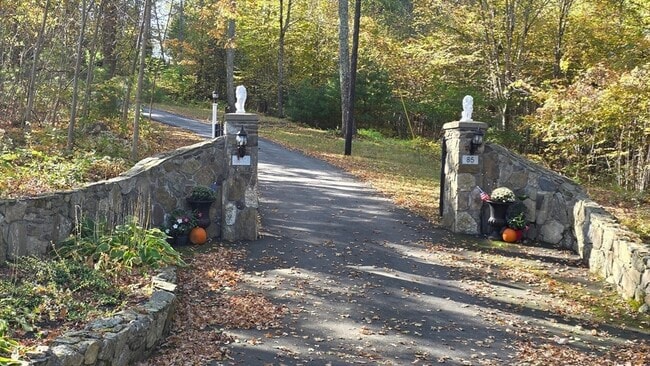 Photo - 85 Burlingame Rd Unit 1