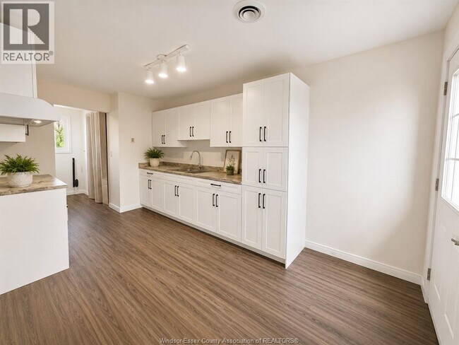 Photo - 325 Dunn Rd