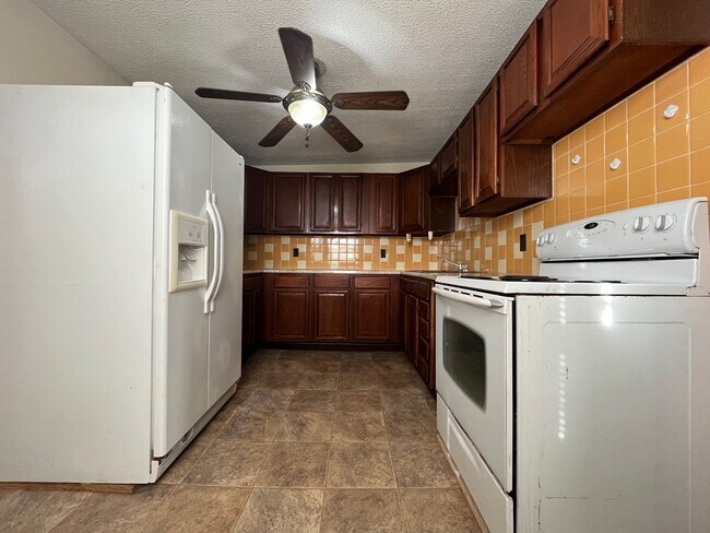 Photo - Three Bedroom in Crestview Local Schools!