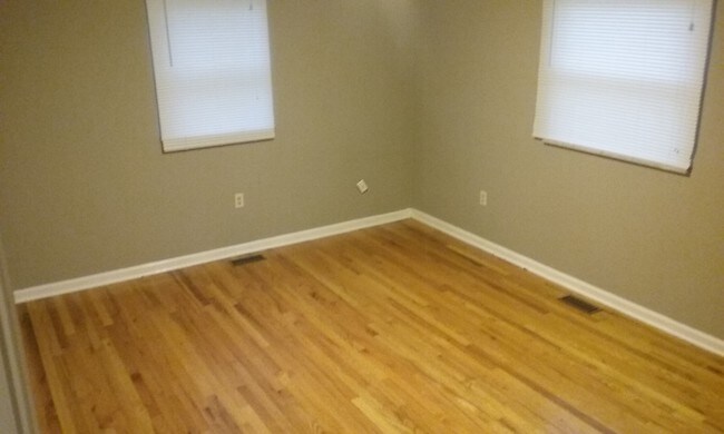 MB Room - 826 Arlington Rd