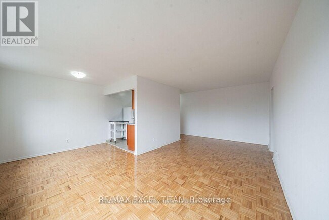 Photo - 799 Robinson St Unit 9