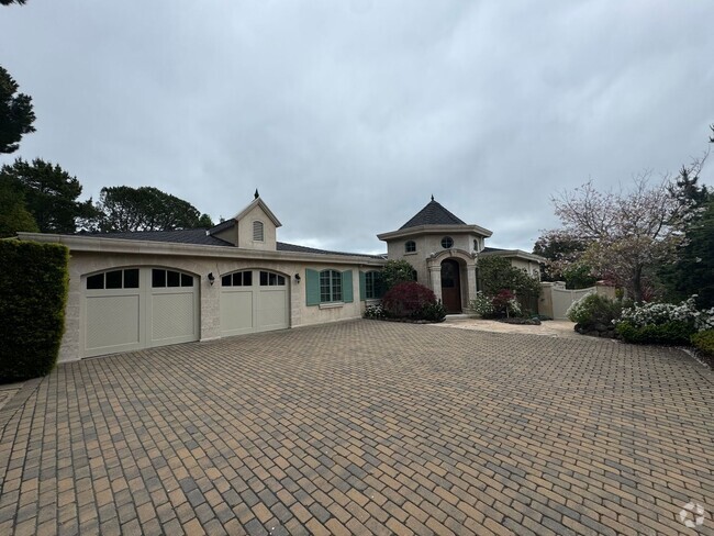 Building Photo - West Hillsborough Home For Rent