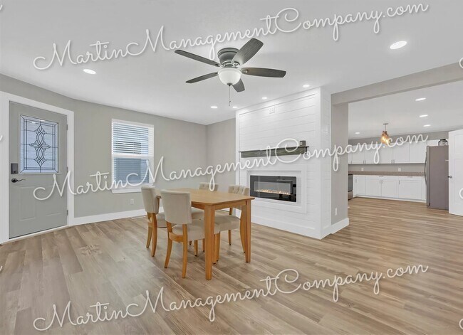 807 W 7th St