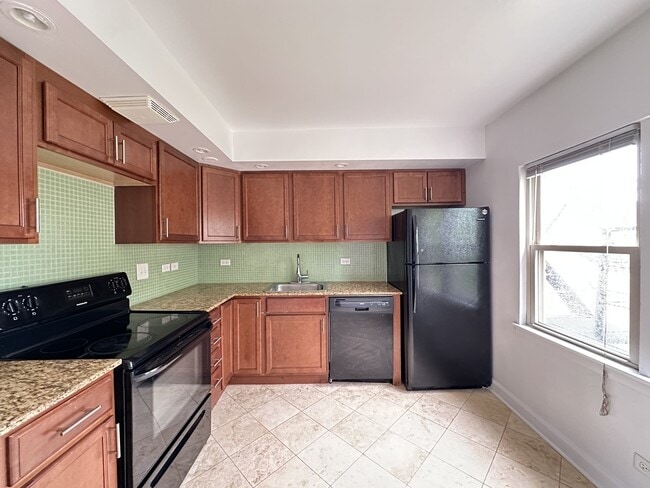 Photo - 7632.5 N Milwaukee Ave Unit B3