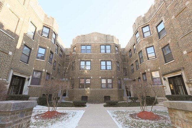 Photo - 621 W Cornelia Ave Unit J01P