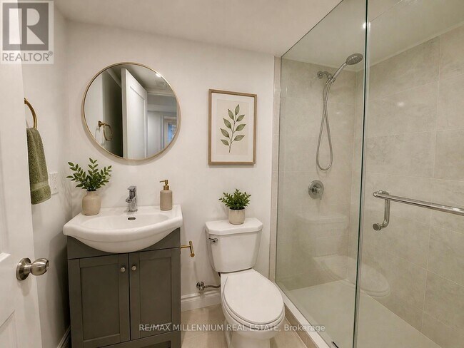 Photo - 27 Telegraph Dr