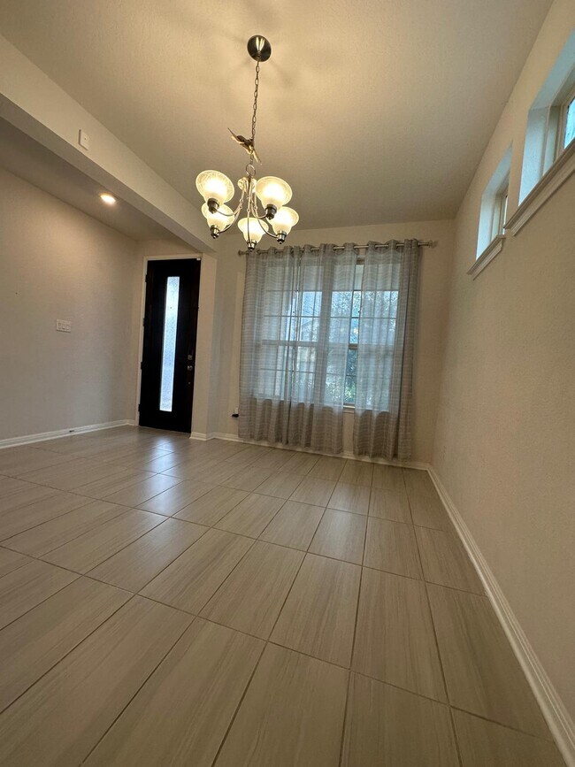 Photo - 2430 Castello Wy