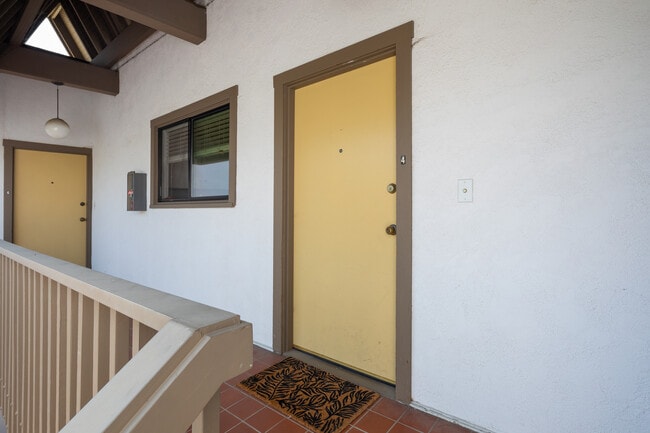 Unit 4 Front Door - 2807 Highland Ave Unit #1