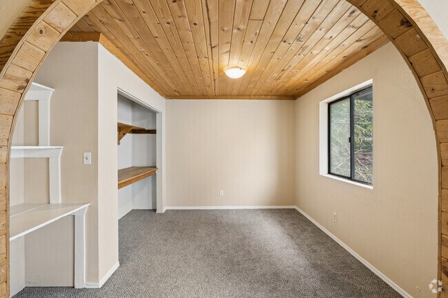 4BR, 2BA - 1,100SF - Living Room
