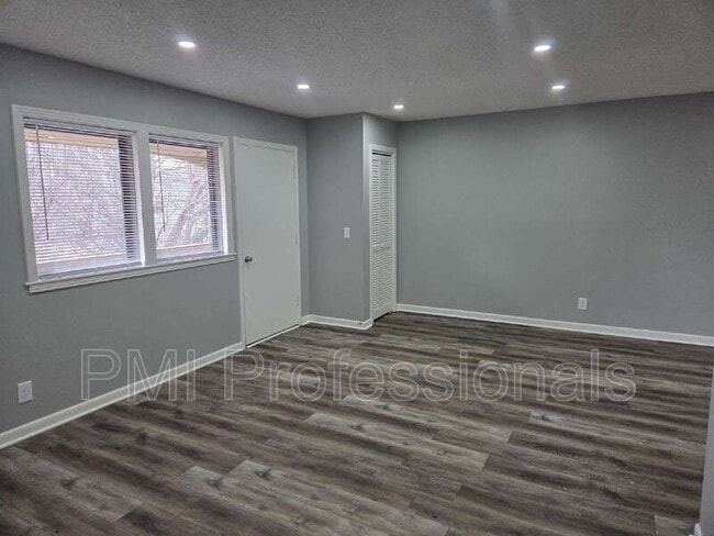 Building Photo - 2929 Selena Dr Unit F102