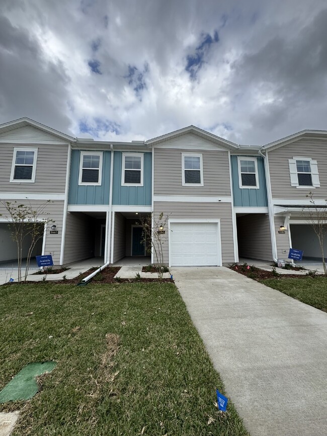 Brand New!! Mill Creek Townhome - Brand New!! Mill Creek Townhome