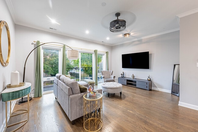 Photo - 4634 S Langley Ave Unit 2