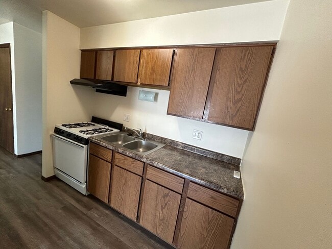 Colony Court Apartments LLC