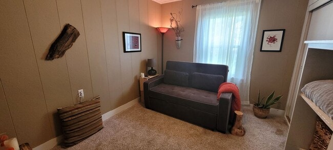 Photo - 716 Edgewood Pl