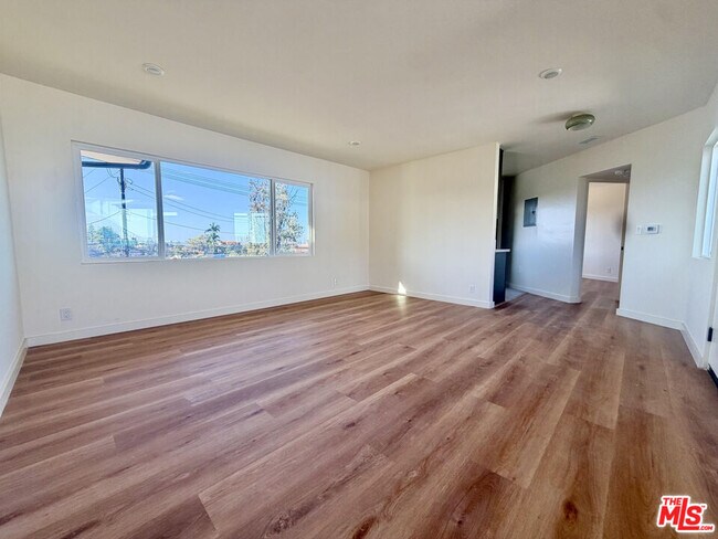 16185 Sunset Blvd Unidad 5