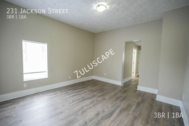 Photo - 231 Jackson St