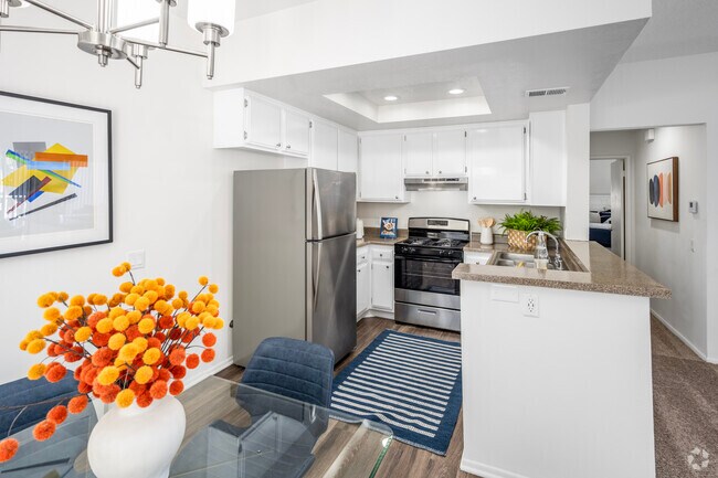1BR, 1BA + Den - 900SF - Kitchen