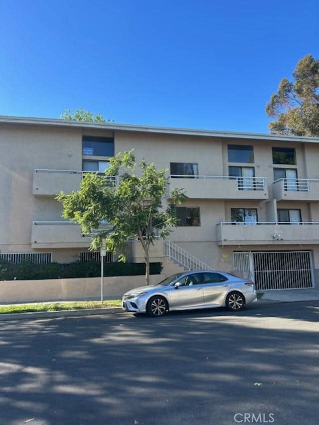 Building Photo - 5821 Sylmar Ave Unit 2