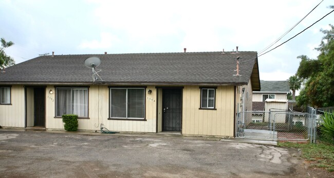 Building Photo - 1392 Helix St Unit Helix 1394