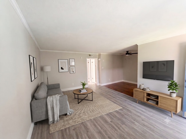 Photo - Beautifully Renovated 1BR Condo with In-Unit Washer/Dryer, Pool & Covered Parking! Pet Friendly! Unit 2015