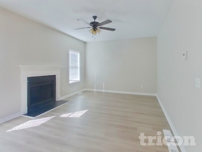 Photo - 374 Madison Ave