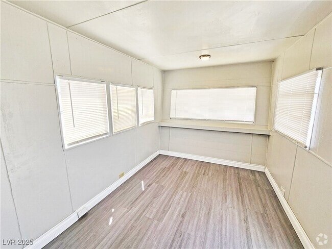 Building Photo - 2220 W Bell Vista Ave Rental