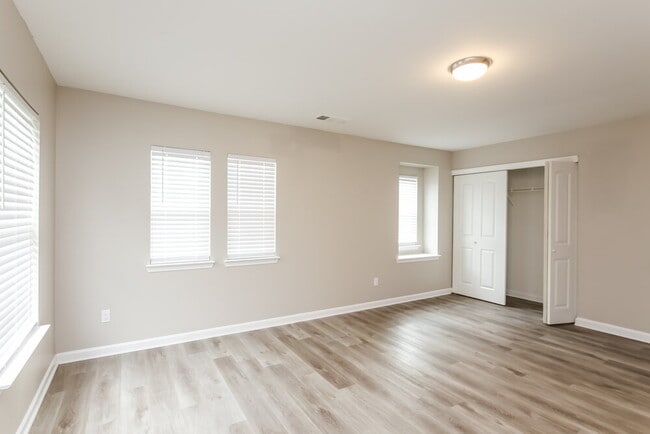 Photo - 315 Yellow Iris Rd SE