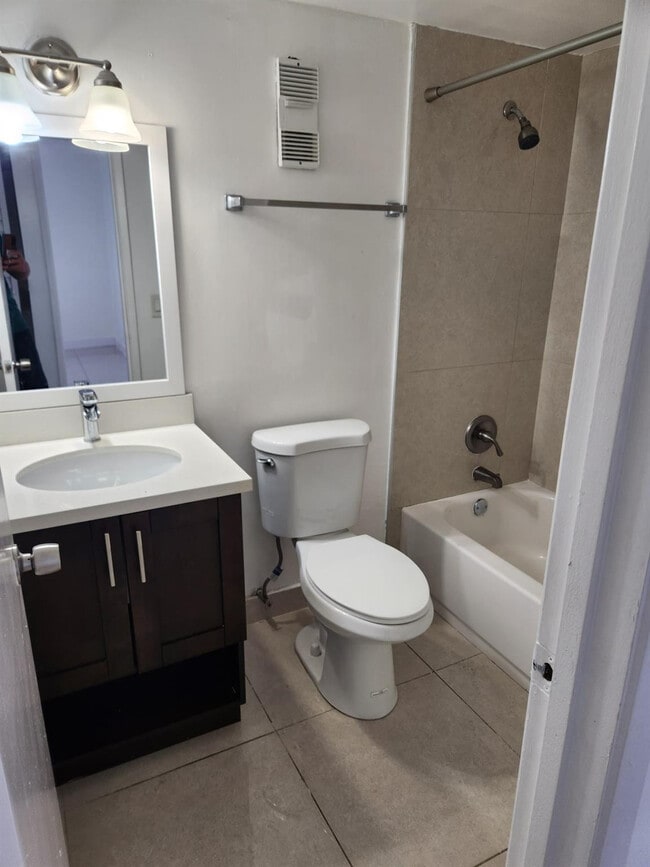 Photo - 8895 Fontainebleau Blvd Unidad 403