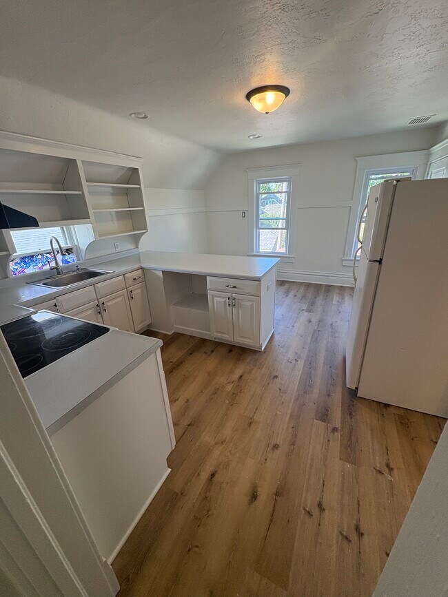 219 4th St Unit 219 4th St. Upper