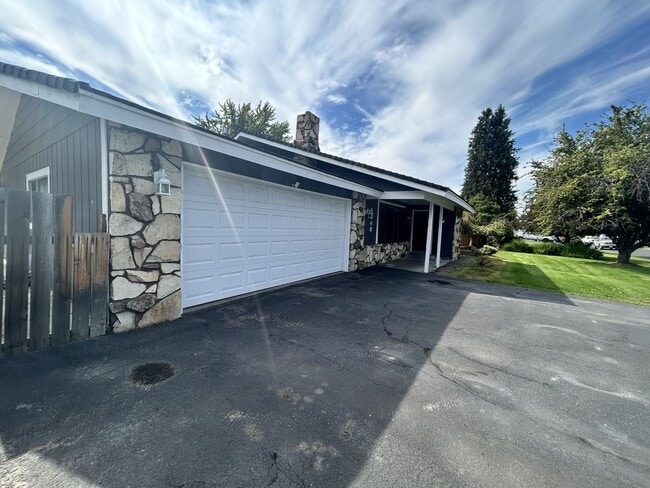 Photo - 3 Bedroom, 2 bath 1836 sqft House in Sunset Village