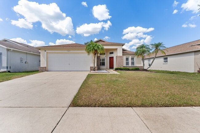 Building Photo - Absolutely stunning executive (LARGE) 3 BR / 2 BA / 2 Car Garage home in the highly sought after ...