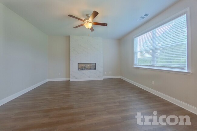 Photo - 56 Leyland Ct