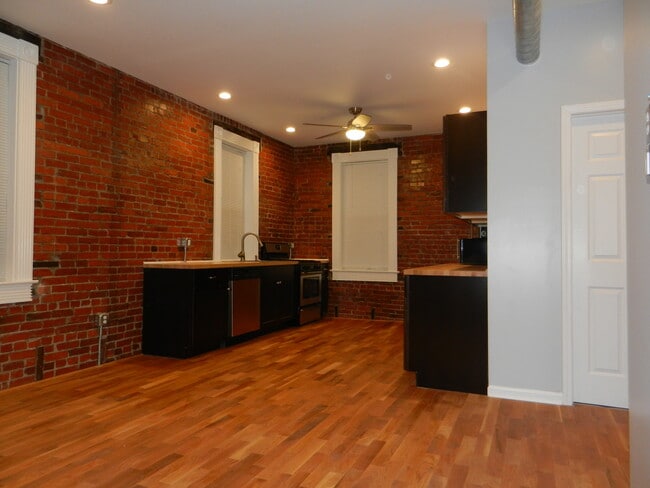 big and open - 657 Evergreen Rd Unit #2