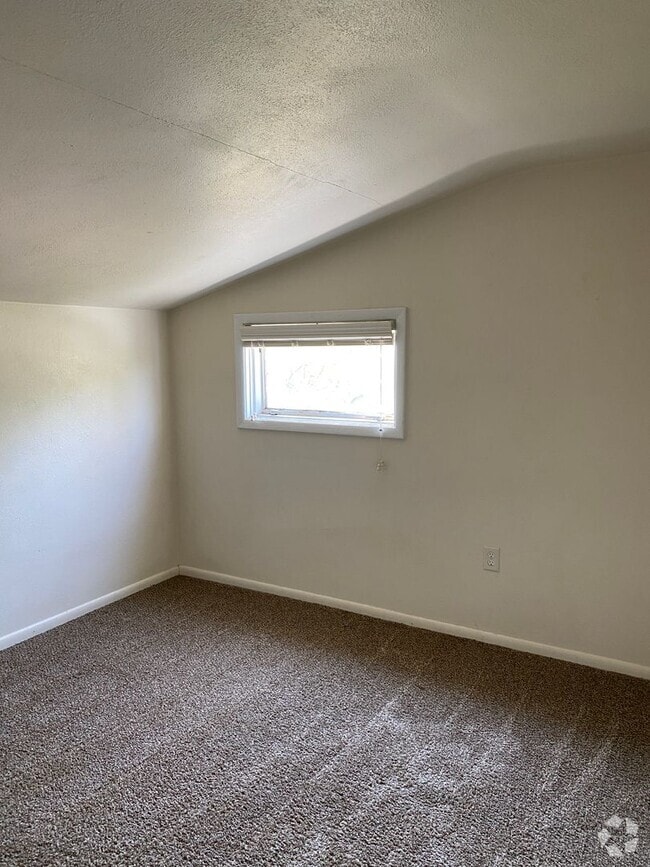 Building Photo - 316 4th Ave SW Unit 1 Rental