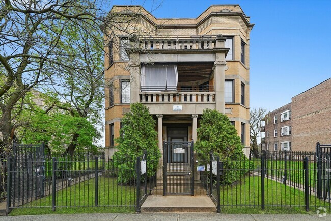 Building Photo - 1519 E Marquette Rd Unit 2W Rental