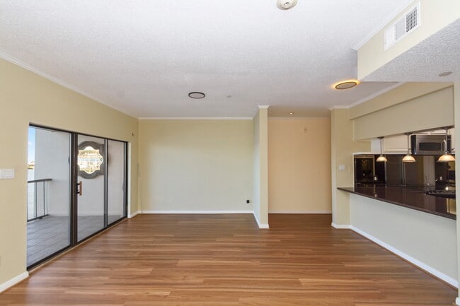 Photo - 351 Lakeside Ln Unit 305