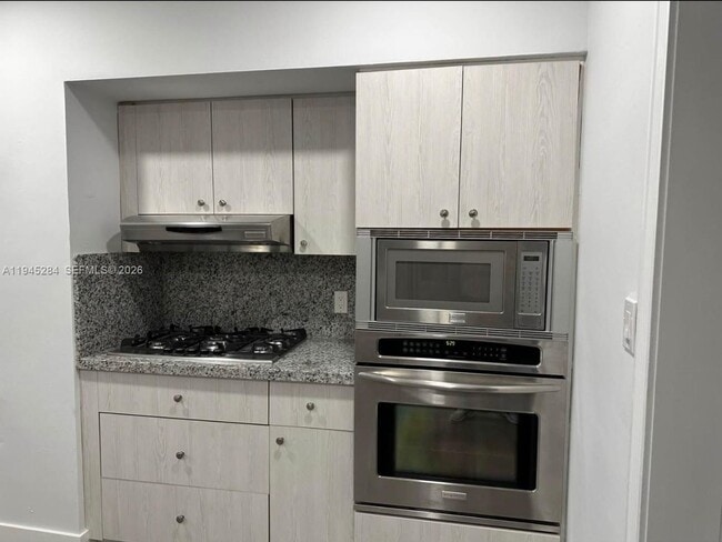 Photo - 45 W 60th St