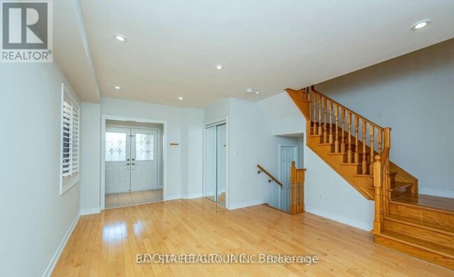 Photo - 130 Royal Appian Crescent