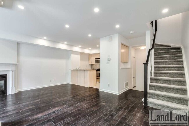 Photo - 60 Joe Shuster Way