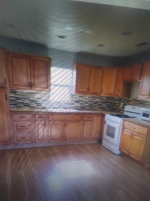 Photo - 630 E 6th St