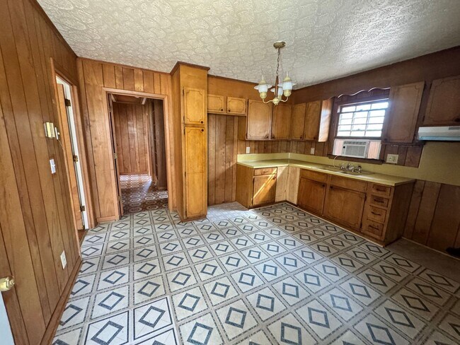 Photo - 2 bedroom / 1 office / 1 bathroom in Shelby, NC