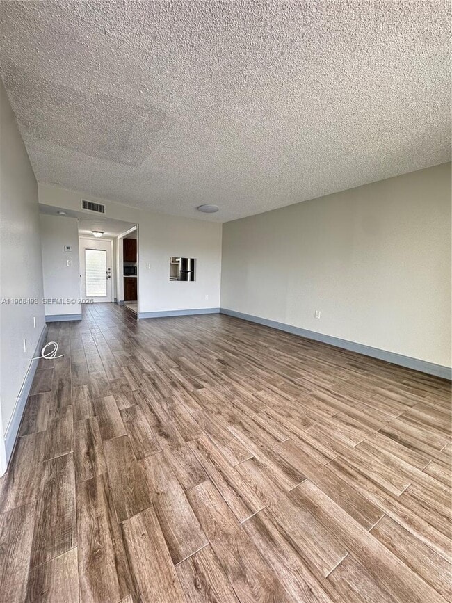 Photo - 8515 Sunrise Lakes Blvd Unidad 302