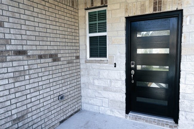 Photo - 247 Forest W St