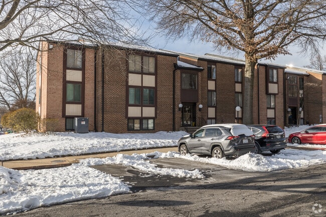 Hawthorne Village Condominiums - Hawthorne Village Condominiums