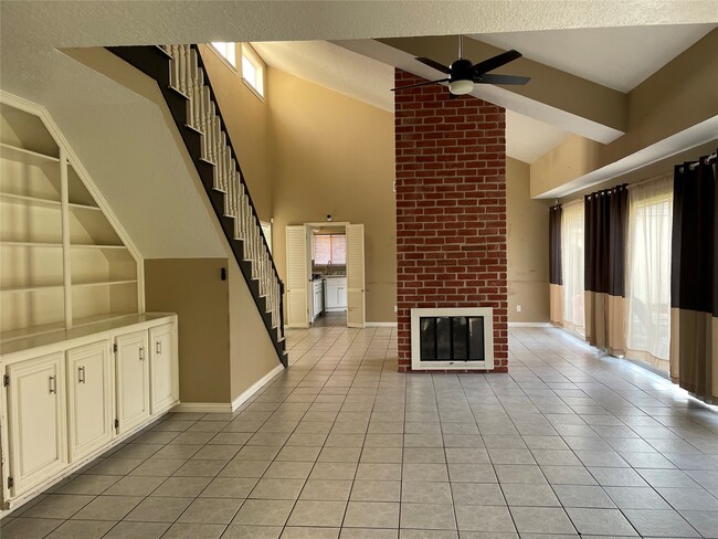 Photo - 18002 Hollywell Dr