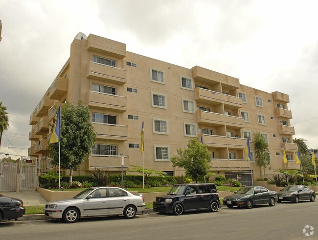 Sunset Detroit Plaza - Sunset Detroit Plaza