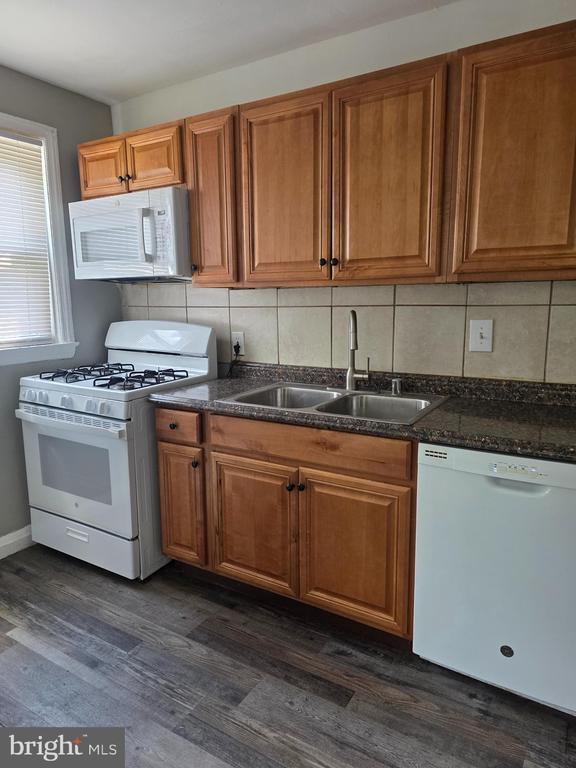 Photo - 835 E Cold Spring Ln